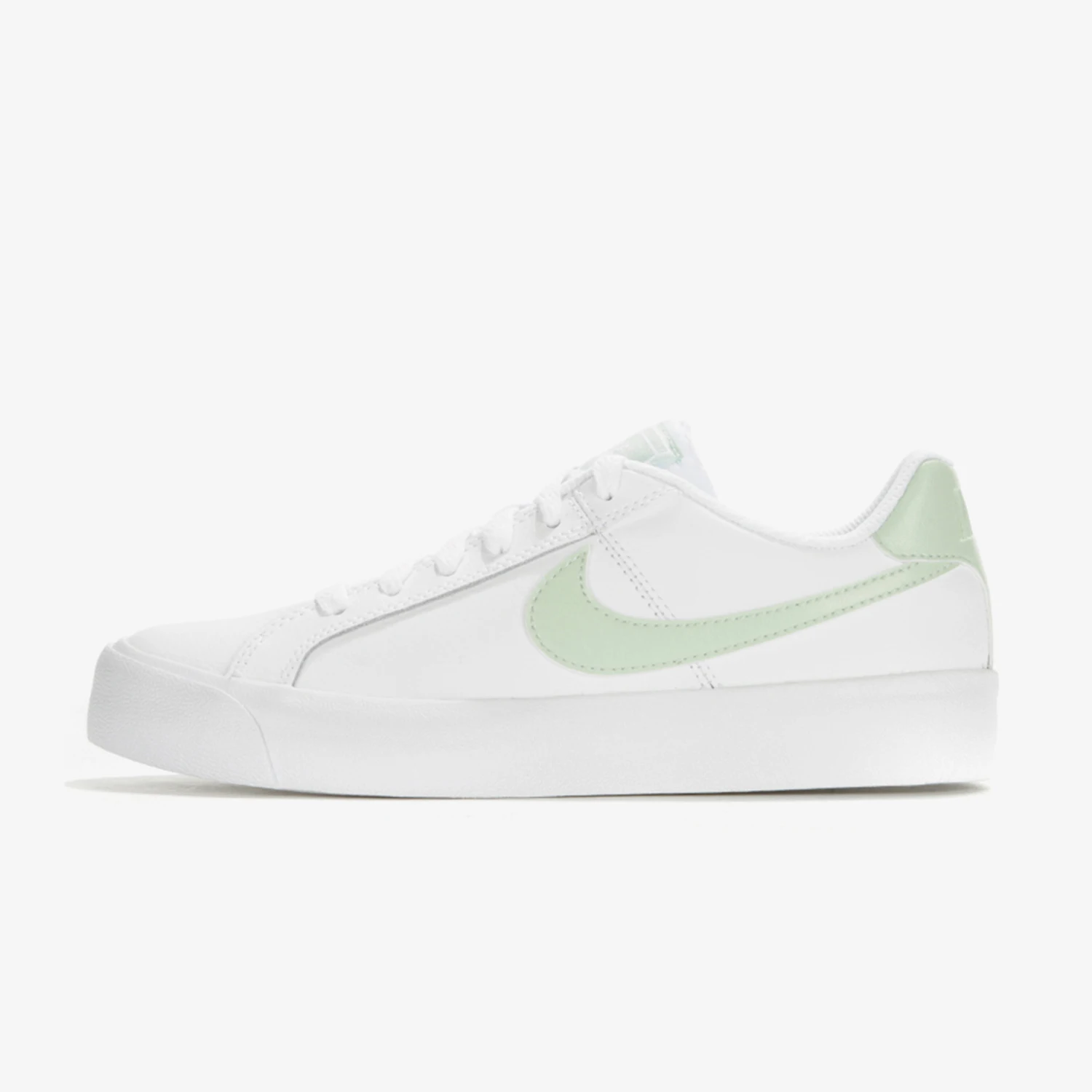 حذاء Nike Official Authentic Court Royale الرياضي خفيف الوزن وجيد التهوية للنساء AO2810-111