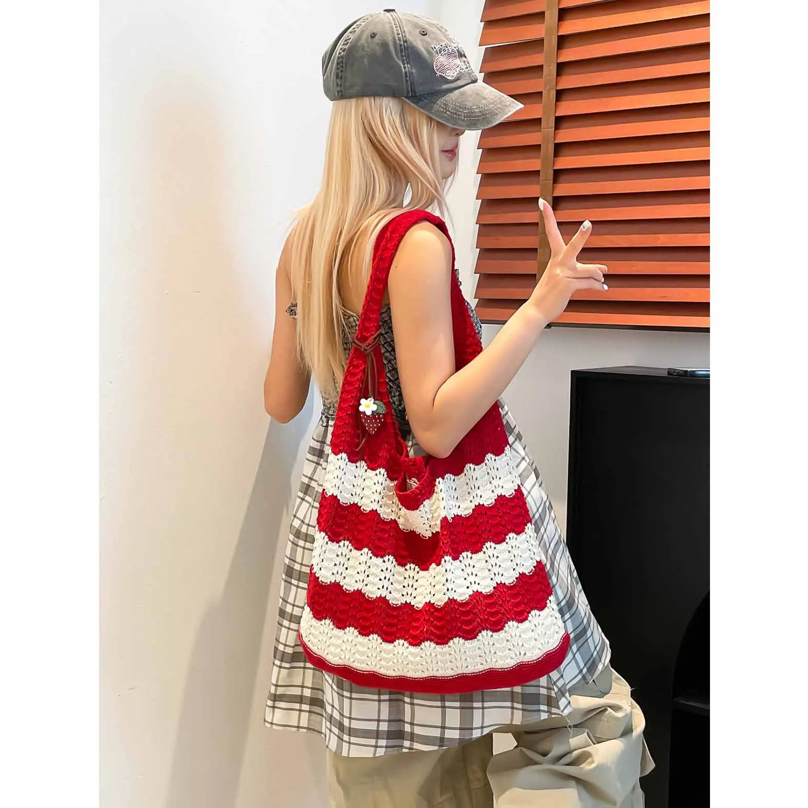 

Straw knitted bag women 2025 new loose lazy style striped shoulder bag seaside leisure vacation beach bag