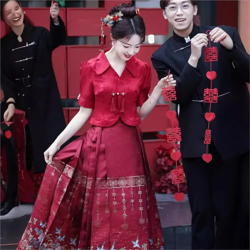 

Two-piece set of red embroidered Chinese-style direct sales clothing for toasting