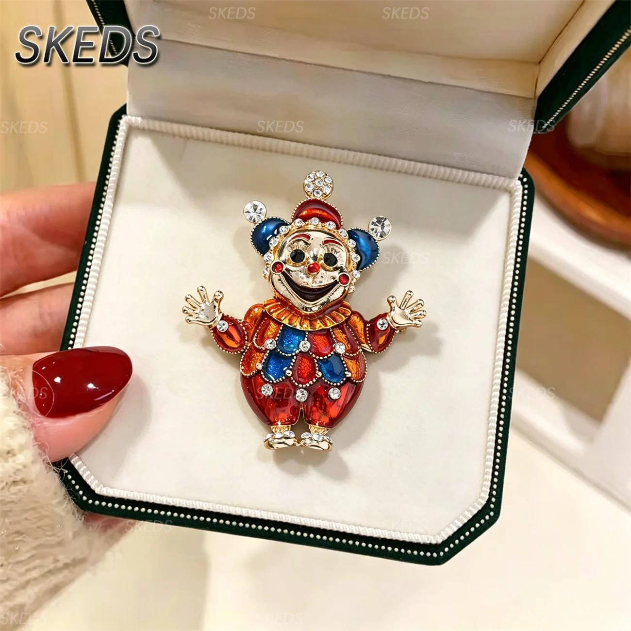 SKEDS Vintage Enamel Clown Brooch Rhinestone Circus Joker Lapel Pin Cute Cartoon Figure Brooches for Women Men Coat Suit Jewelry