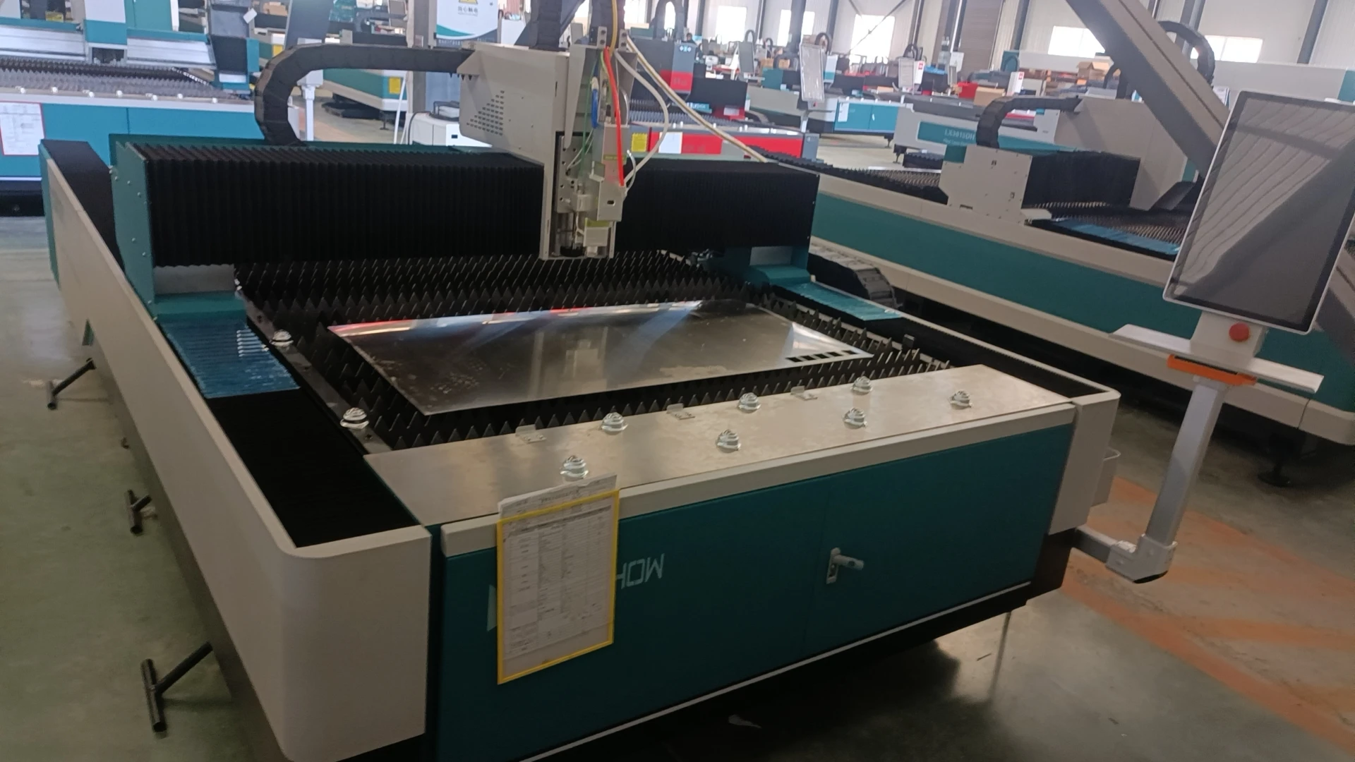 LX3015 Low Cost Fiber Laser Metal Cutting Machine 1500w 3000w 4000 Watt Laser Cutter For Sale