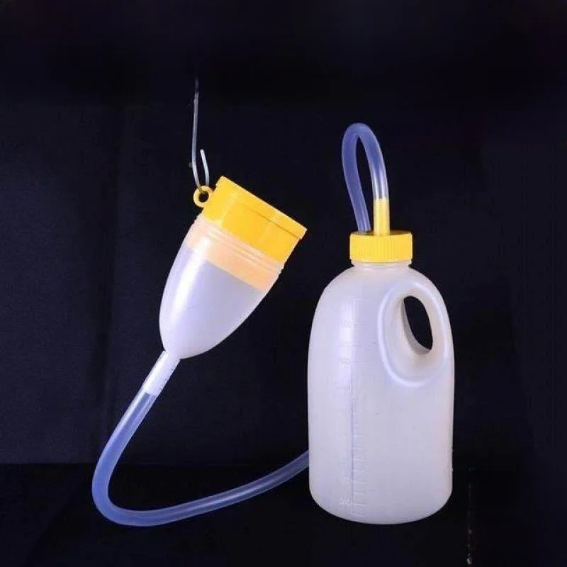 Large Capacity Plastic Urinal for Men with Urinal Tube Bedridden Paralyzed Patients Urinal Basin Home Personal Hygiene Tool
