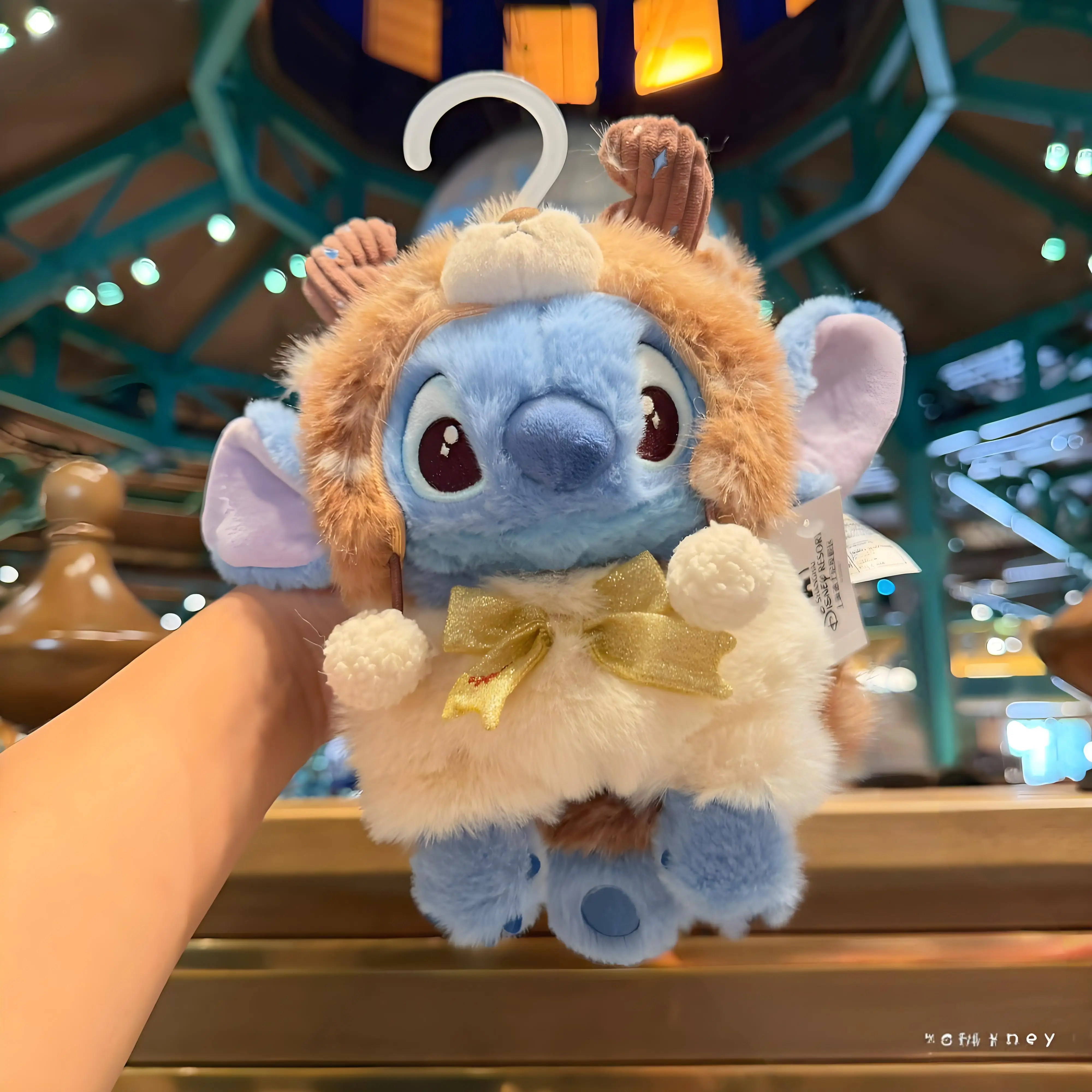 

Shanghai Disneyland 2025 Winter Cute Stitch Plush Warm Cute Scarf, Gift for Friends