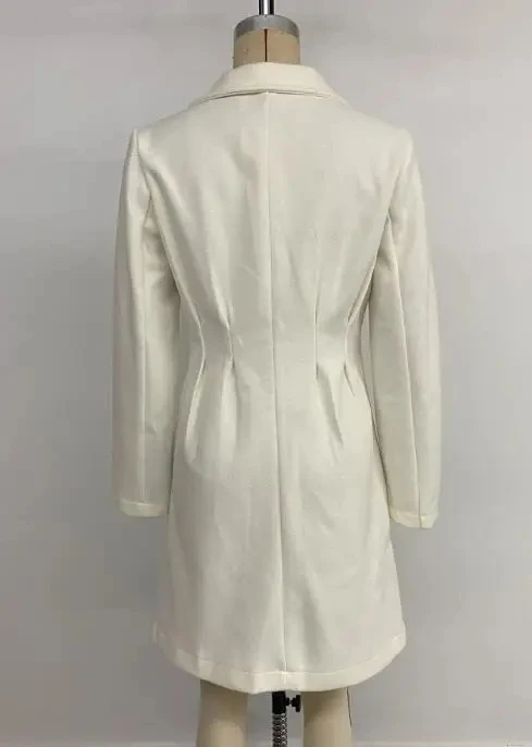 

Woman Fashion Temperament Commuting 2025 New Autumn & Winter Women's Elegant Pearl Button Decor White Coat