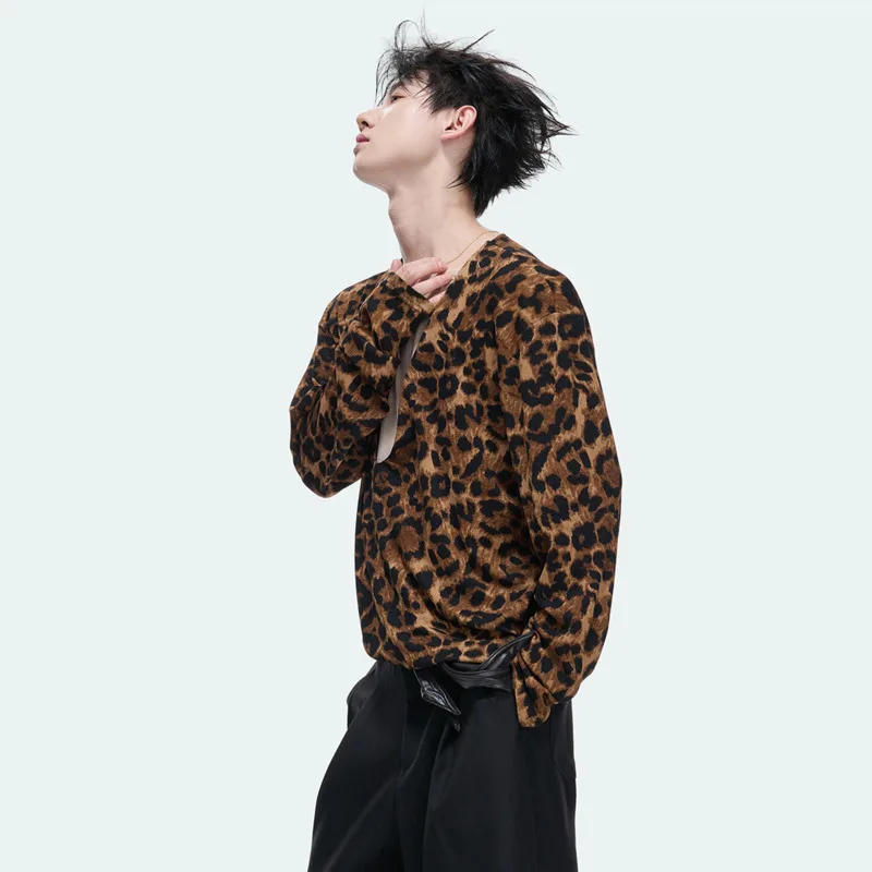 LUZHEN 2026 Leopard Print V-neck Fake Two Piece Design Long Sleeve T-shirts Men's Fashion Handsome Embroidery Letter Tops JY8197