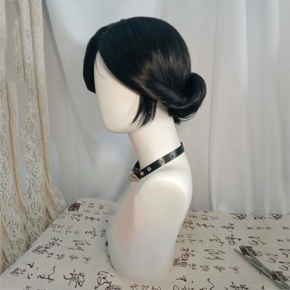 Peluca de cosplay Identity V Geisha Lady 13, peluca completa en blanco universal natural de pelo largo y liso con parte media