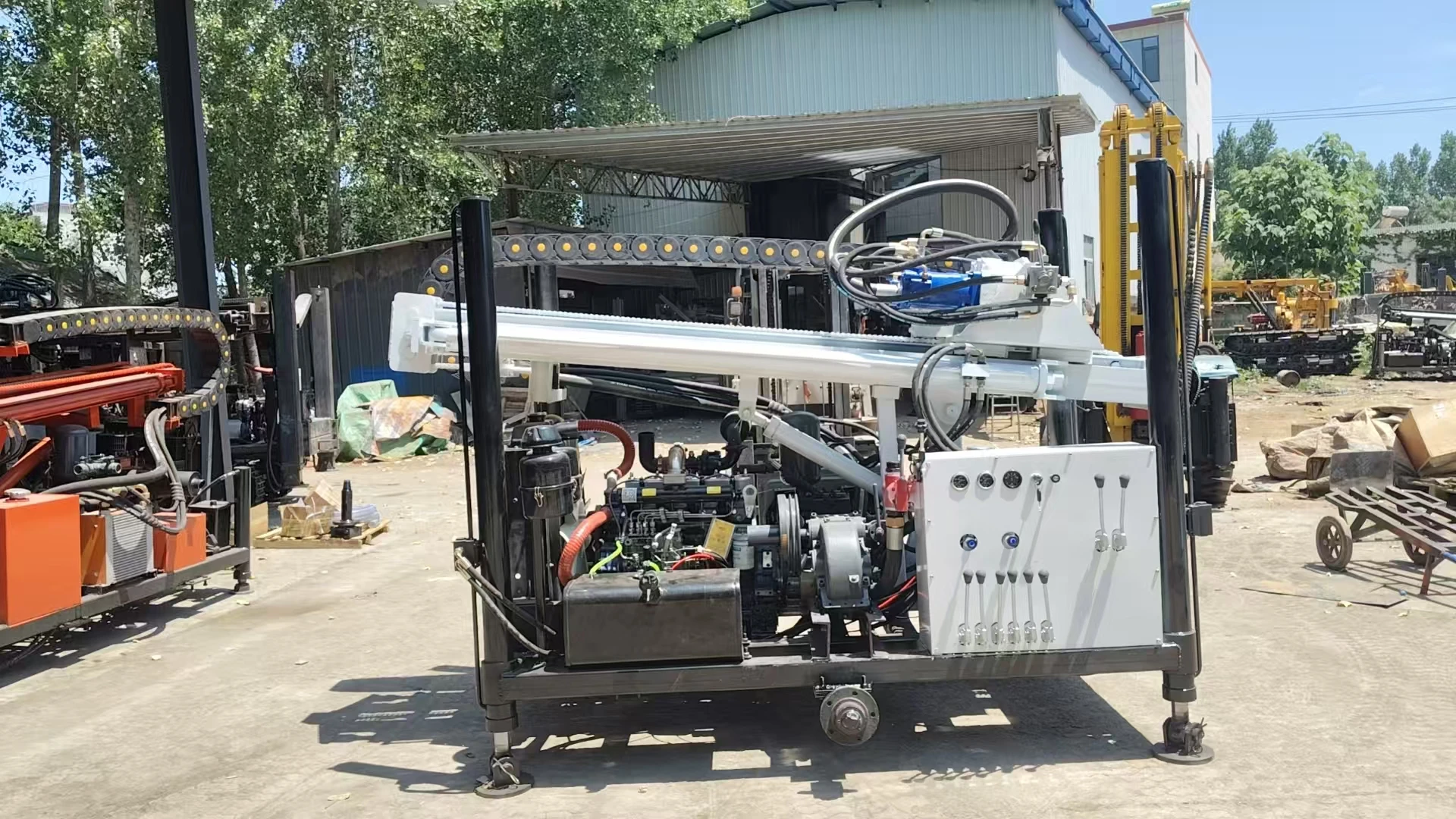 Diesel idraulico per attrezzature per perforazione di pozzi profondi da 180 m 200 m costruite su misura