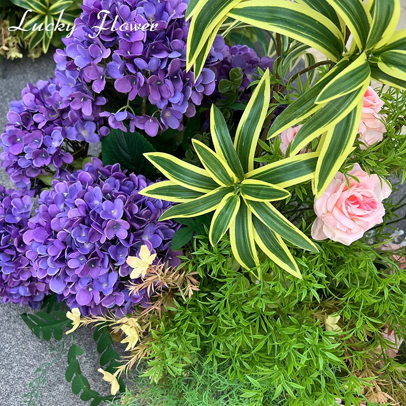 結婚式の装飾のための人工のカラフルな花の列、花の背景の装飾、花輪の吊り下げ、道路をリードする床