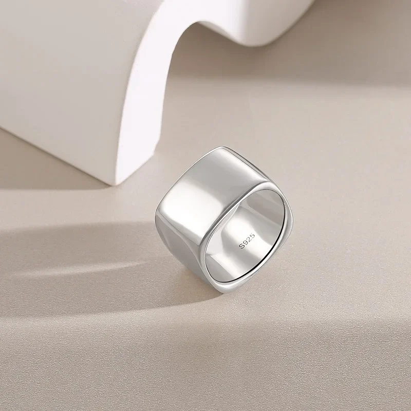 Ring Damen leichtes Luxus-Design Kaltwind Nische breites Gesicht Schwerindustrie-Ring