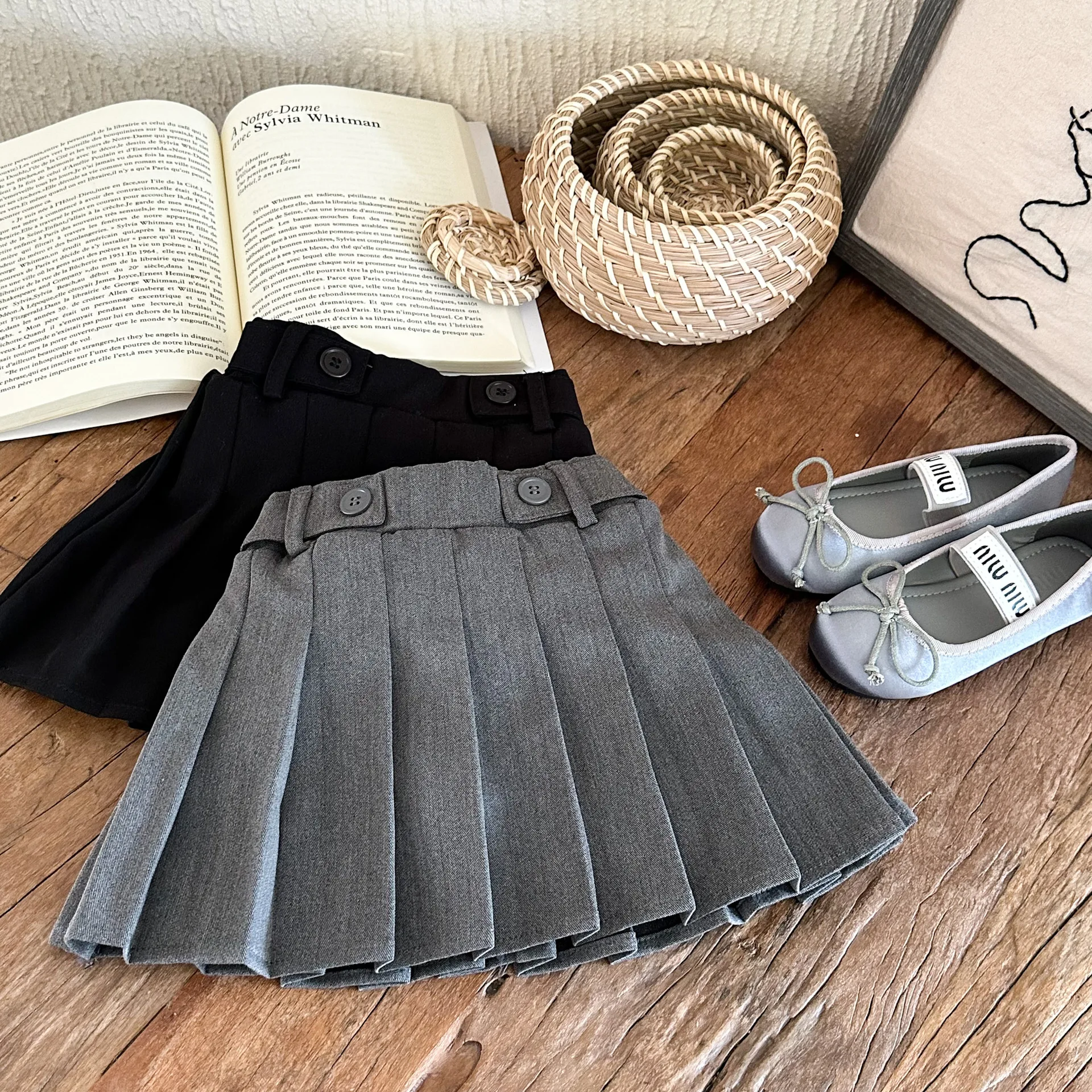 

2025 autumn new versatile college style girls pleated skirt baby Korean version short skirts children