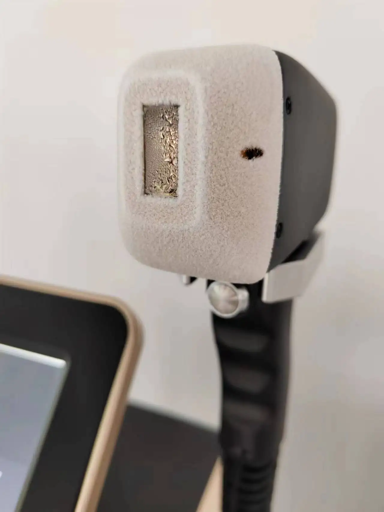 2 بوصة 1 سوبرانو التيتانيوم الجليد البلاتين ديود 755 808 940 1064nm 4-الطول الموجي الليزر آلة إزالة الشعر غير مؤلم 2025