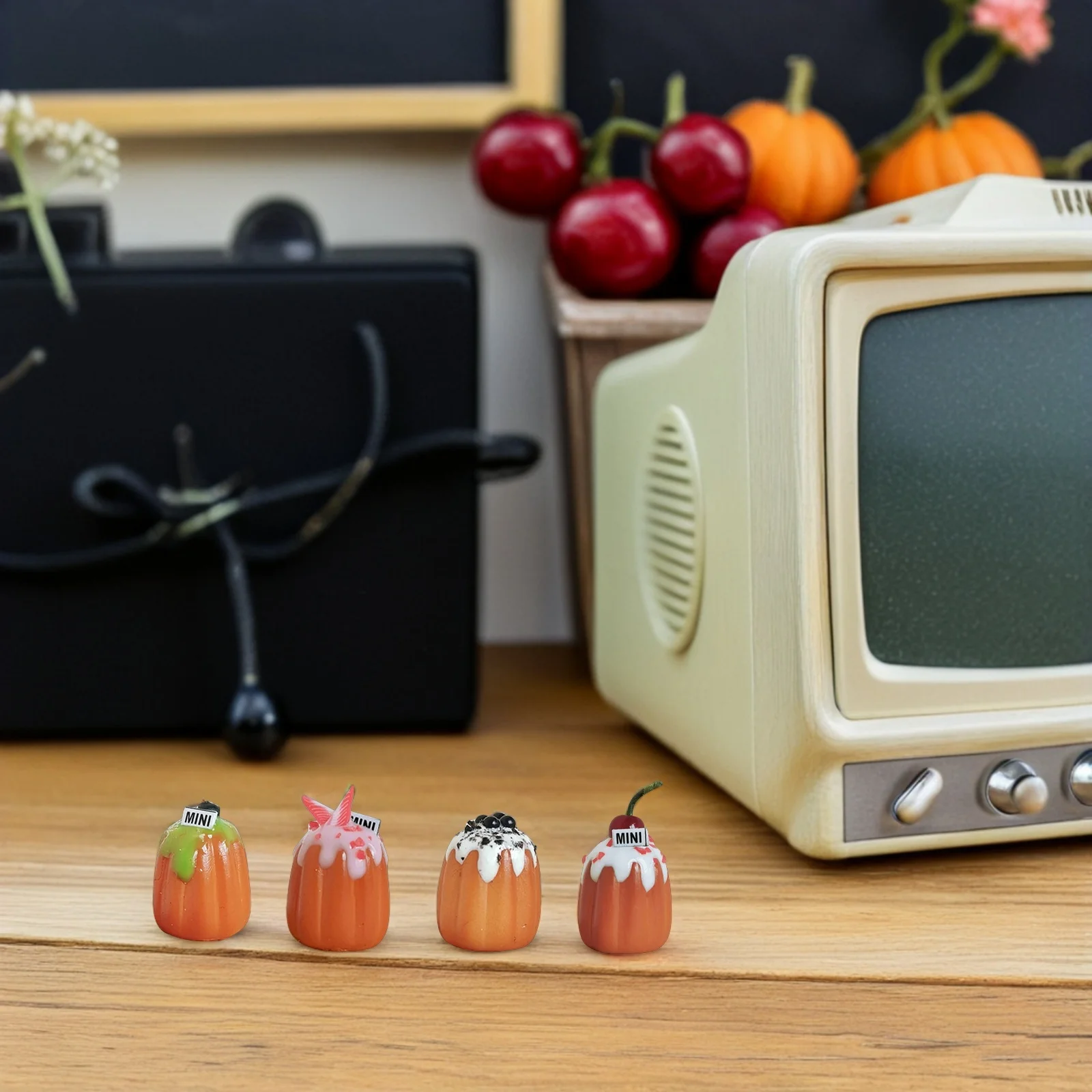 4 قطع من بيت الدمى المصغر يعرض الكعك الواقعي لملحقات المخابز