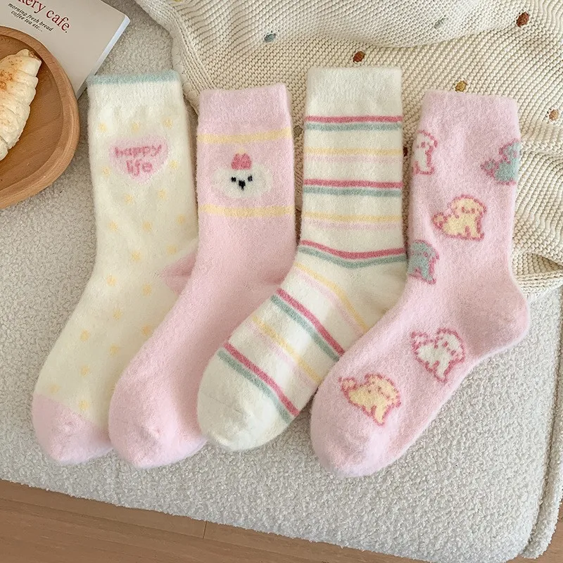 1/4 Paar Damen Herbst Winter dicke warme schweißabsorbierende Mittelrohrsocken niedliche Cartoon einfache bequeme Freizeitsocken