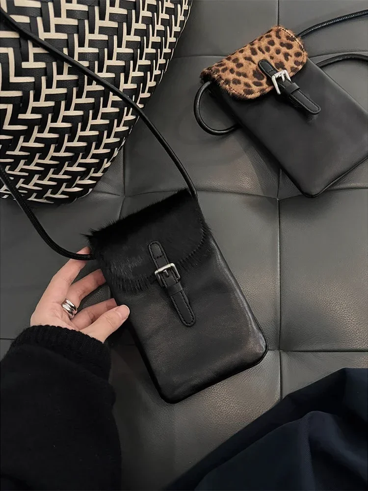 

Fashion leather horsehair messenger mobile phone bag