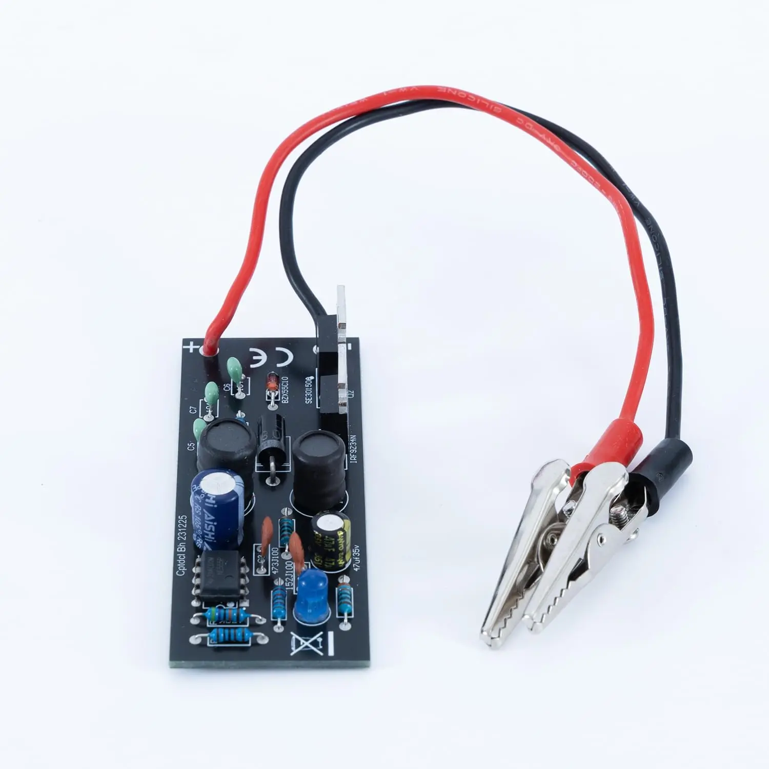 12-V-Blei-Säure-Batterie-Desulfator mit umgekehrtem POL-Schutz, Batterielebensdauer-Extender (schwarz, 400 Ah)