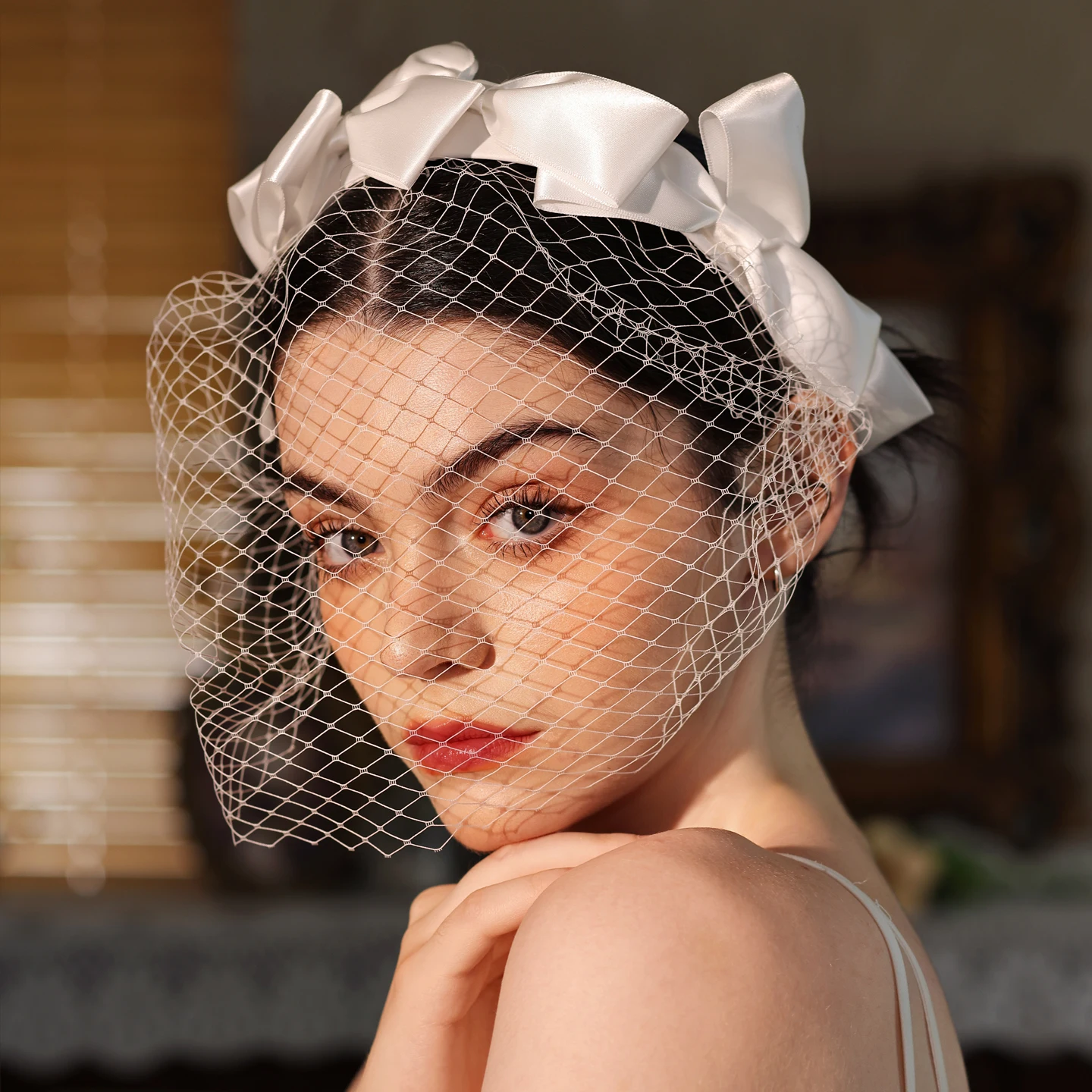 

V510 French Hepburn Style Veil Small Head Veil Vintage White Bow Hairband Bride Wedding Evening Accessories