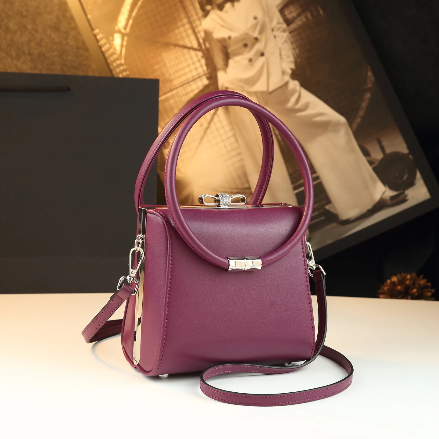 

Женская сумка с зажимом, шикарная сумка через плечо, новинка 2025, кожаные сумки, повседневная универсальная простая сумка через плечо для женщин