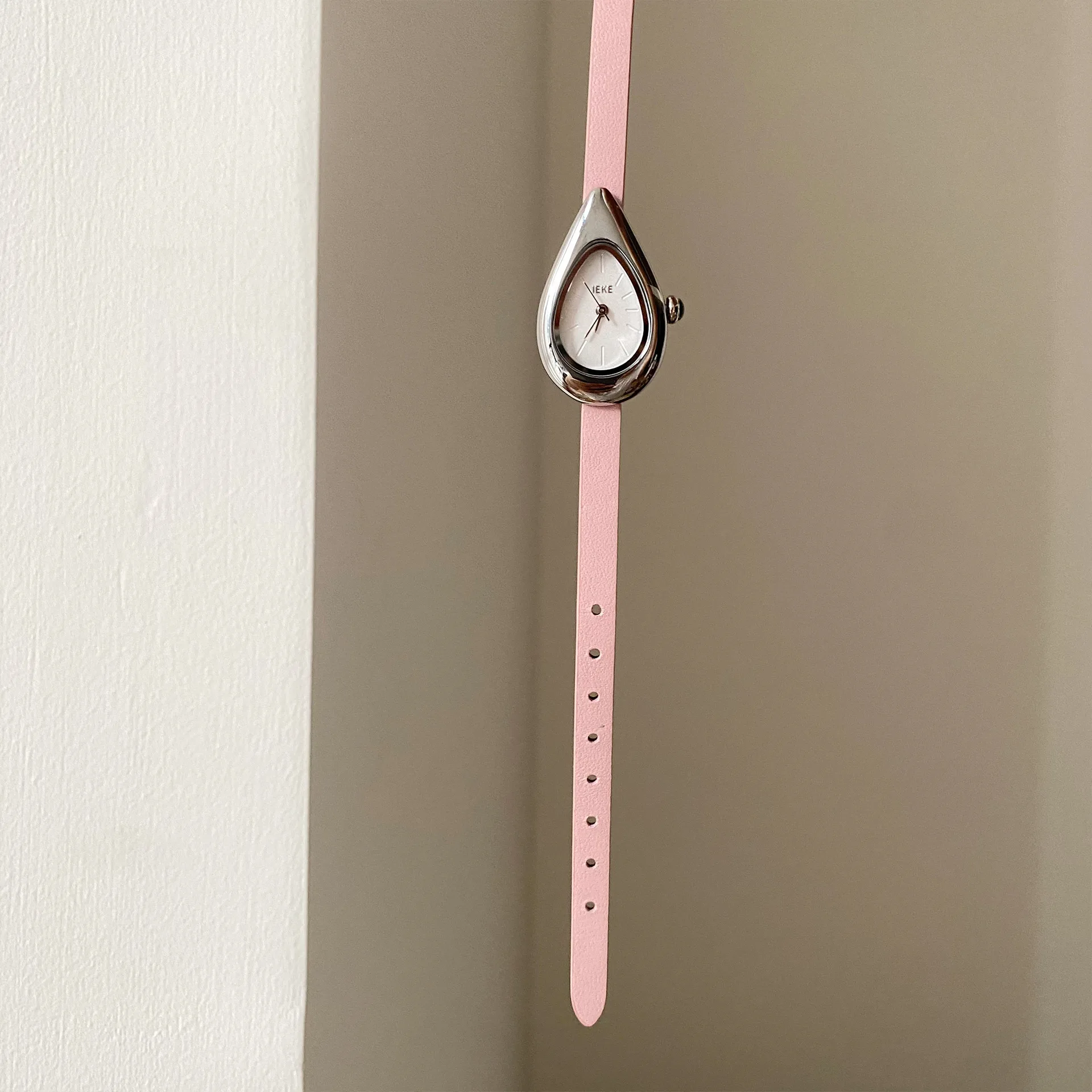 2026 New Arrival Fashion Niche High-end Creative Light Luxury Design Temperament Thin Strap Leather Women's Watch Accessories
