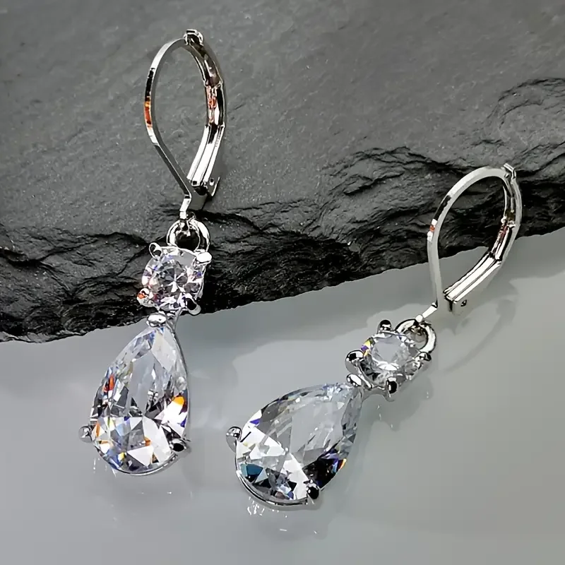 Huitan Silber Farbe Frauen Baumeln Ohrringe mit Waterdrop Kubikzircon Mode Elegante Weibliche Hängende Ohrringe Erklärung Schmuck