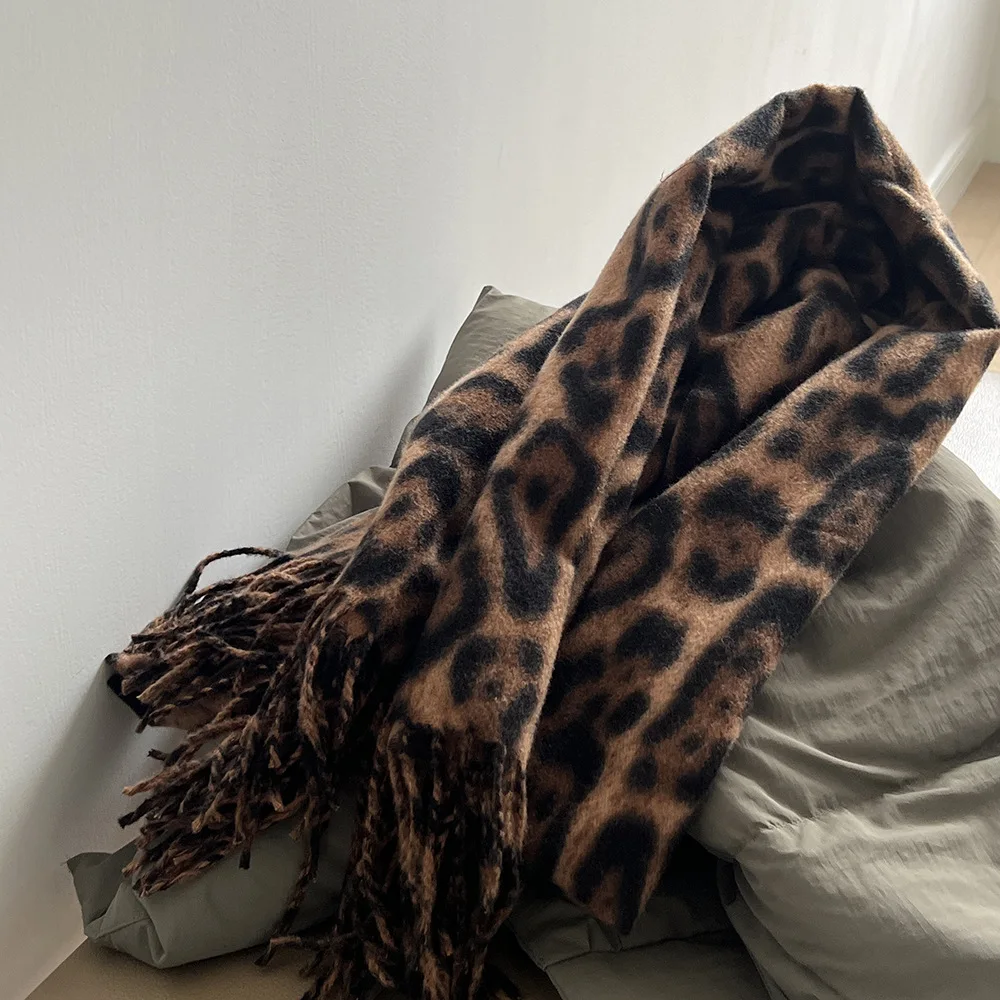 2024 Women Winter Warm Scarves Leopard Print Tassels Hem Vintage Women Knitted Scarf Female Scarves