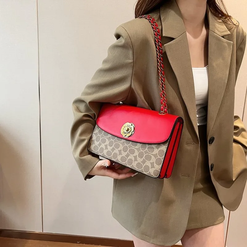 

Stylish and Affordable Women's Shoulder Bag, Lightweight and Adjustable for Daily and Commuting Use