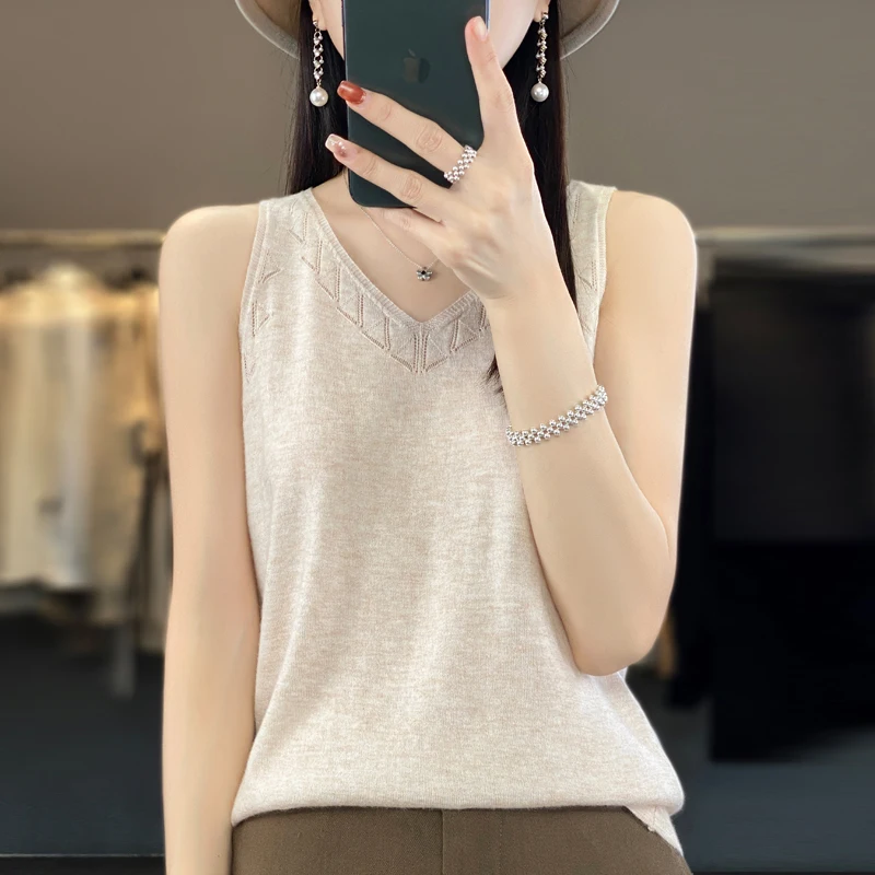 Women's Top With A Fine Imitation Hollowed Out Vest, Wool Knitted Suspender, Comfortable, Soft, Elegant, And Exquisite T-Shirt A