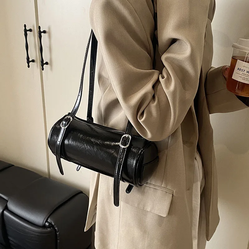 حقائب كتف نسائية ذات تصميم متخصص بسيطة بلون سادة حقيبة تحت الإبط للسيدات حقائب يد عصرية من جلد البولي يوريثان #3