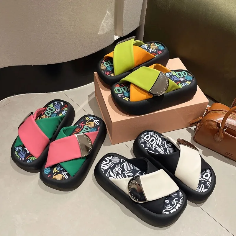 

Summer Outdoor Cool Slippers Graffiti 2025 Beach Niche Sponge Cake Thick Sole Fashionable Outdoor New Slippers for Women