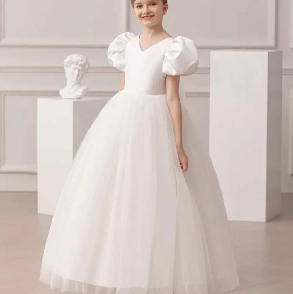 

Customized Ivory Flower Girl Dresses For Wedding V-Neck Short Sleeves Puffy Simple Princess First Communion Bridesmaid Prom Gown