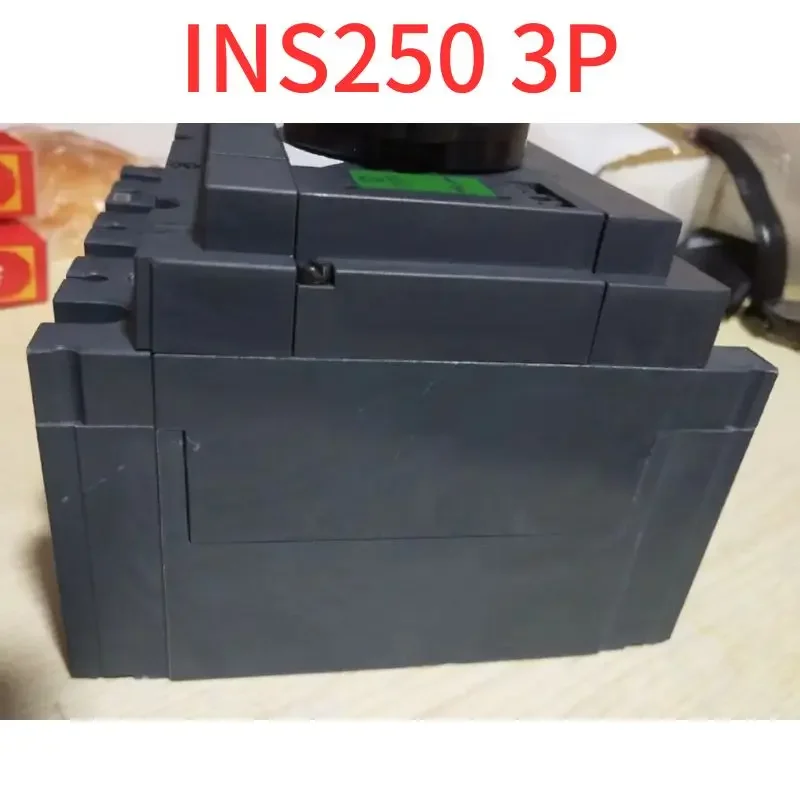 Interruttore di isolamento usato INS250 3P