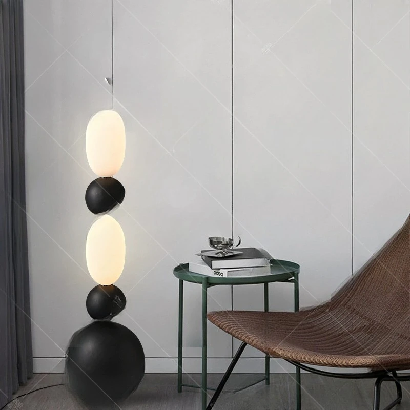 Lampa podłogowa do salonu w stylu włoskiego minimalizmu, postmodernistyczna prostota i ekskluzywna atmosfera dekoracyjna do sypialni i na sofę.