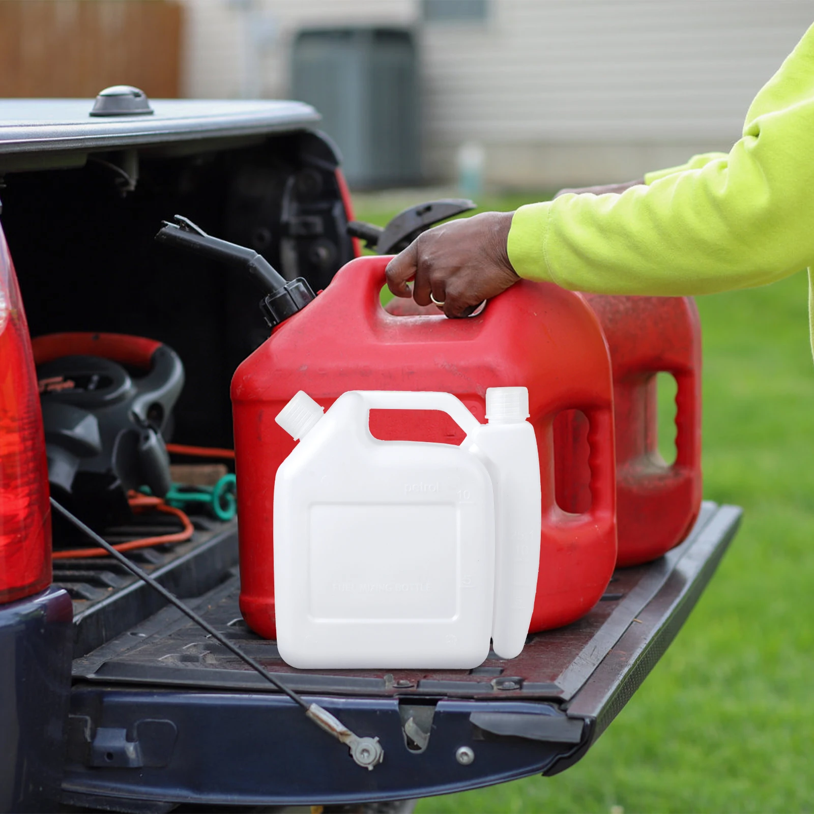 16x7.5x16cm Heavy Duty Oil Bottle with Graduation Marks for 2 Stroke Engine Tools Chainsaw Lawn Mower Strimmer Polyethylene