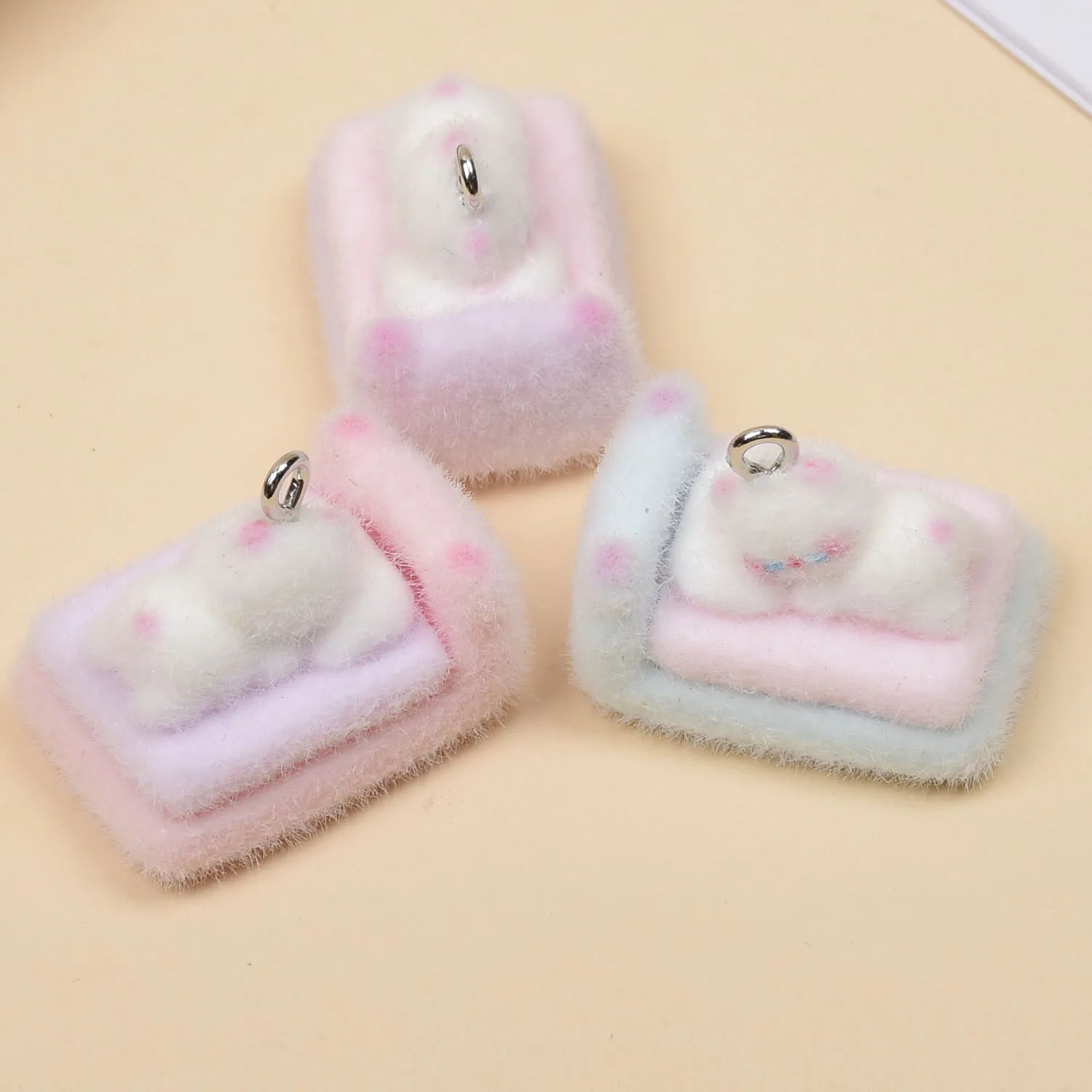 

30 шт., мультяшная флокированная смола, кошка, кровать, подвески, милые плюшевые куклы, подвеска для изготовления ювелирных изделий своими руками, брелок, аксессуары