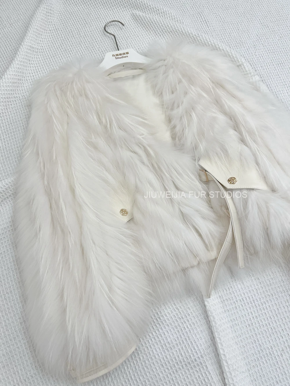 2026 Winter New Fur Strip Sewed Together Short Style Thin Raccoon Fur Fox Fur Coat Young Women's Coat