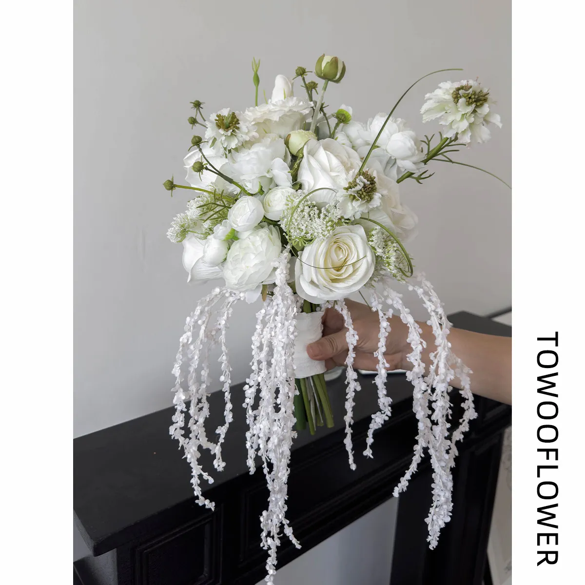 French white simulated flower bouquet bridal wedding bouquet photo studio photography certificate photo fake flower