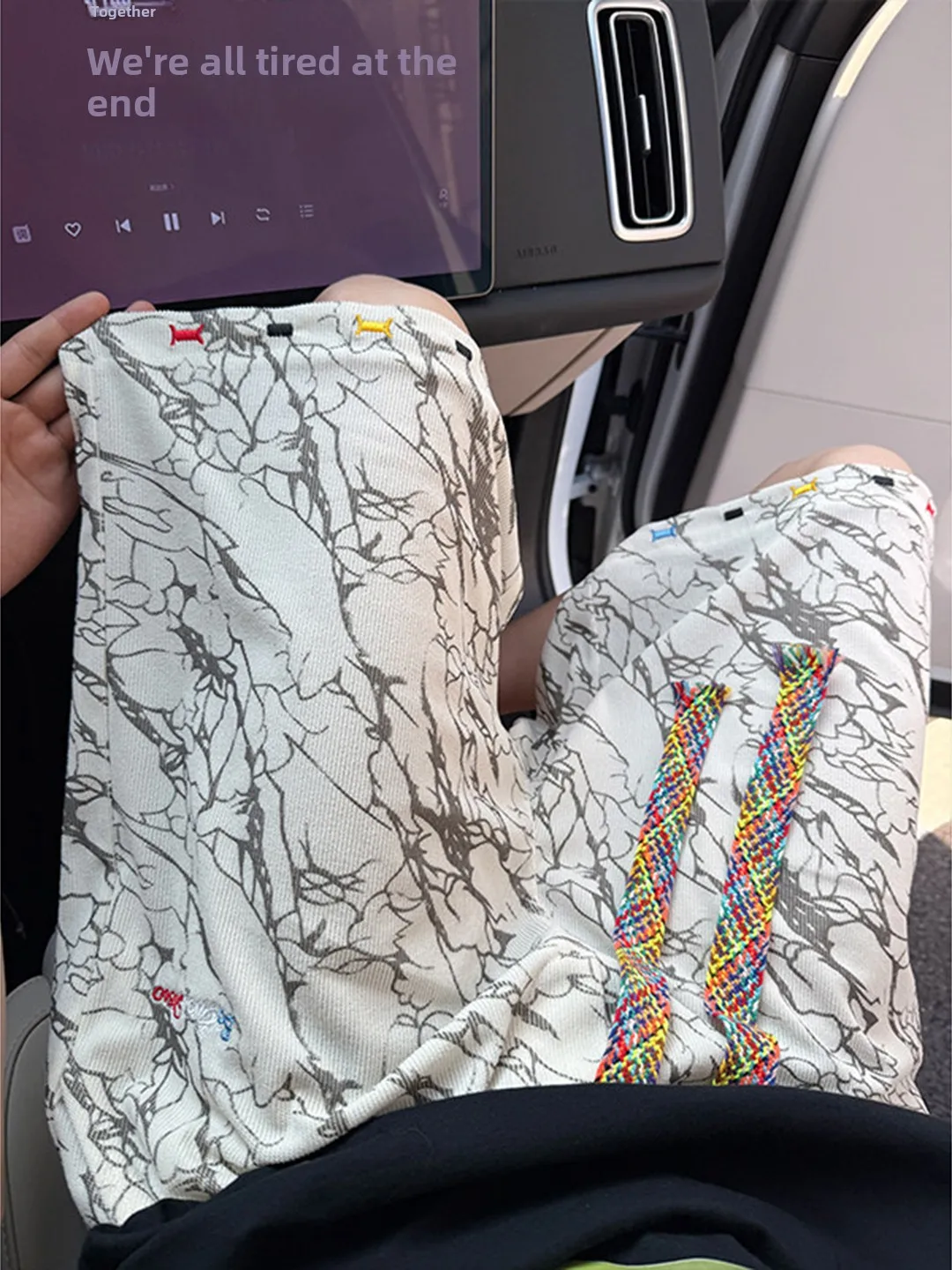 

White Dyed Ice Silk Men's Shorts Summer Thin American Embroidery Five-Quarter Beach Pants Rainbow Drawstring Design Casual ...