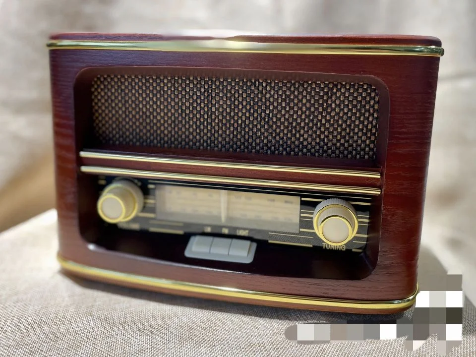 

Antique and retro radio The radio design of the 1950s is not only good-looking but also pleasant to the ear