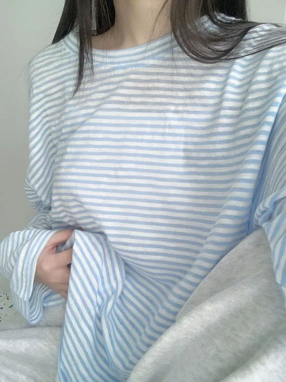 T-shirt da donna allentata dimagrante lunga a righe blu primavera 2025 Nuovo strato base Sle irt Top pigro Sle di piccole dimensioni