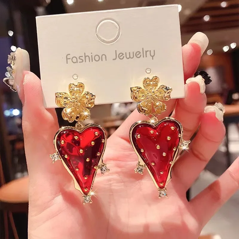 Retro Exaggerated Baroque Love Strawberry Women\'s Earrings 2023 Fashion New Fruit Series Leisure Holiday Jewelry Ear Accessories