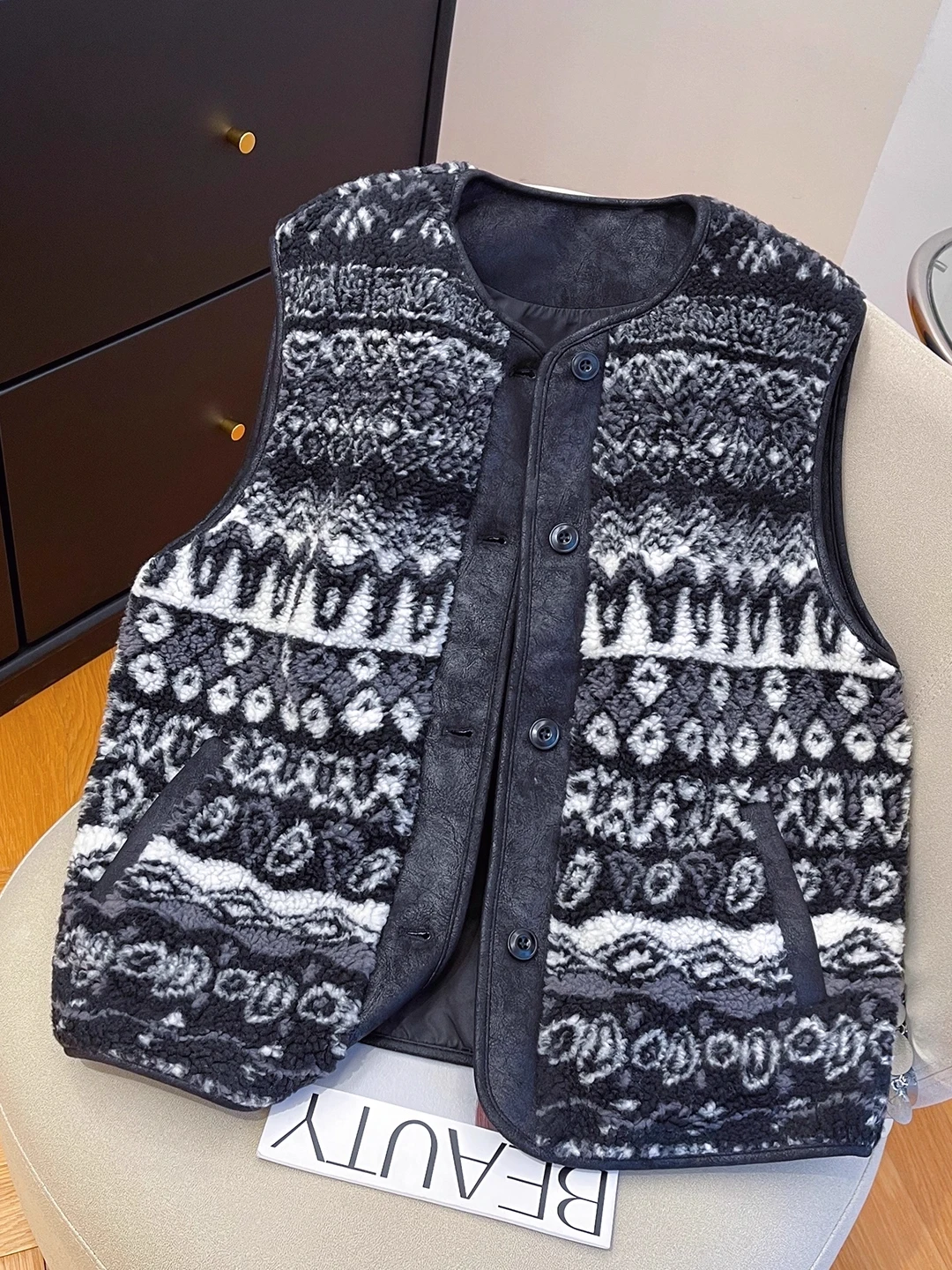 

Очень большой размер, 300 Pou, ретро-жилет в стиле Fair Isle, свободная верхняя одежда, осенне-зимний повседневный модный жилет с круглым вырезом на пуговицах