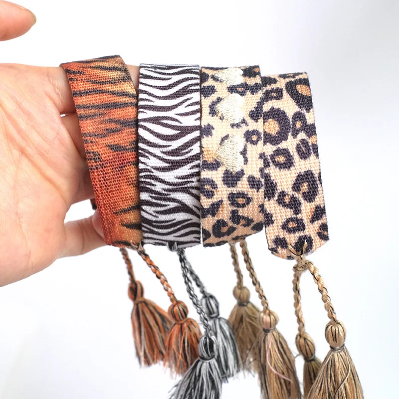 Pulsera de tela trenzada bohemia para mujer, pulsera ajustable bohemia, pulsera de muñeca hecha a mano, joyería de moda con borlas al por mayor