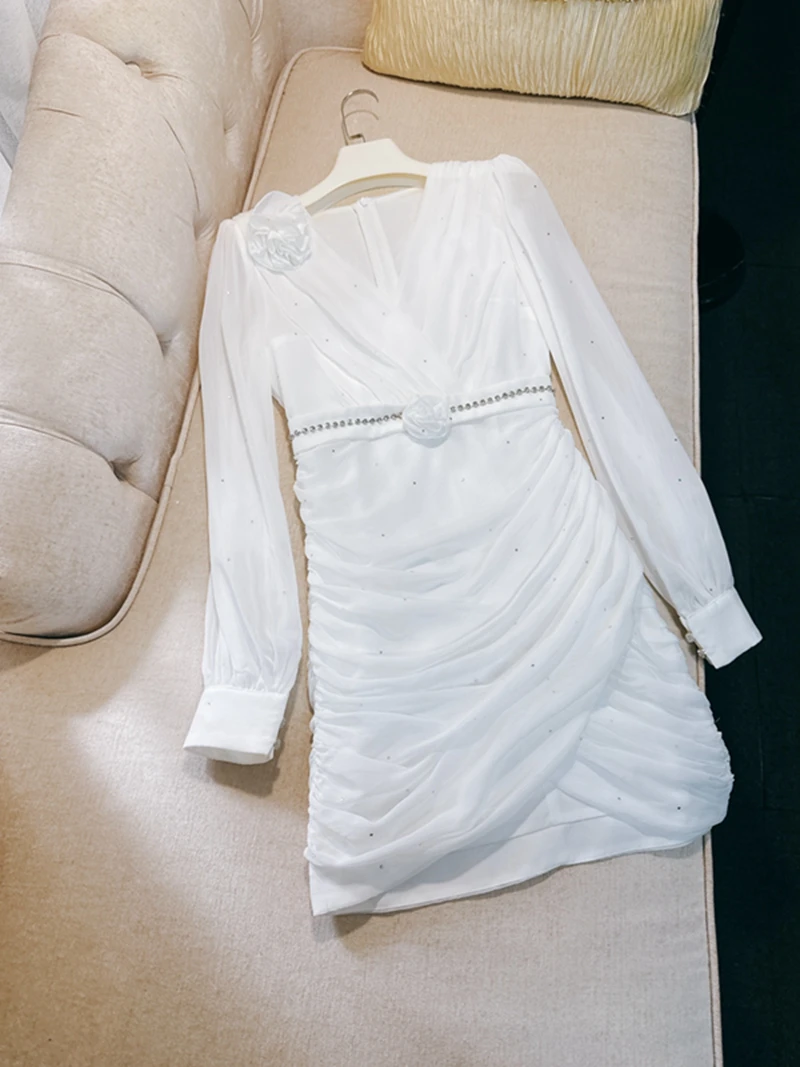 

Ele V-ne Gown with Embellied Flowers And Waist-cinching Draped Skirt Long Sve A-line Ball Gown for Women