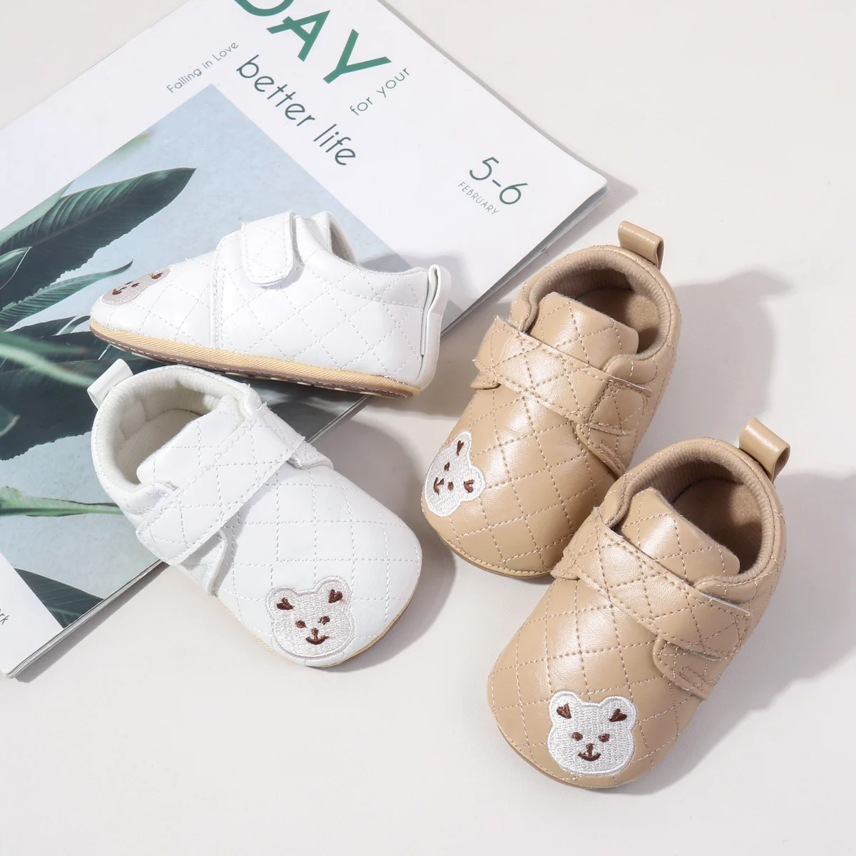 

2025 Cute Bear Design Baby Unisex Pre-walking Toddler Shoes with Tpr Sole Boys And Girls Indoor Outdoor Walking Shoes