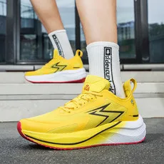 The 2024 summer new breathable and shock-absorbing running shoes with fluorescent carbon plates are trendy and lighrunning shoes