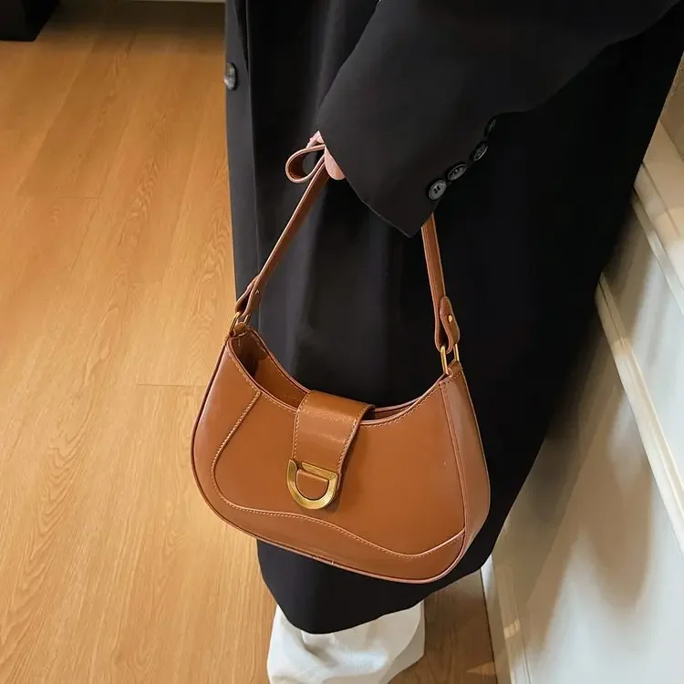 

2026 Solid Color Shoulder Bag High-Value Texture Light Luxury Daily Messenger Simple Underarm Bag for Casual Use