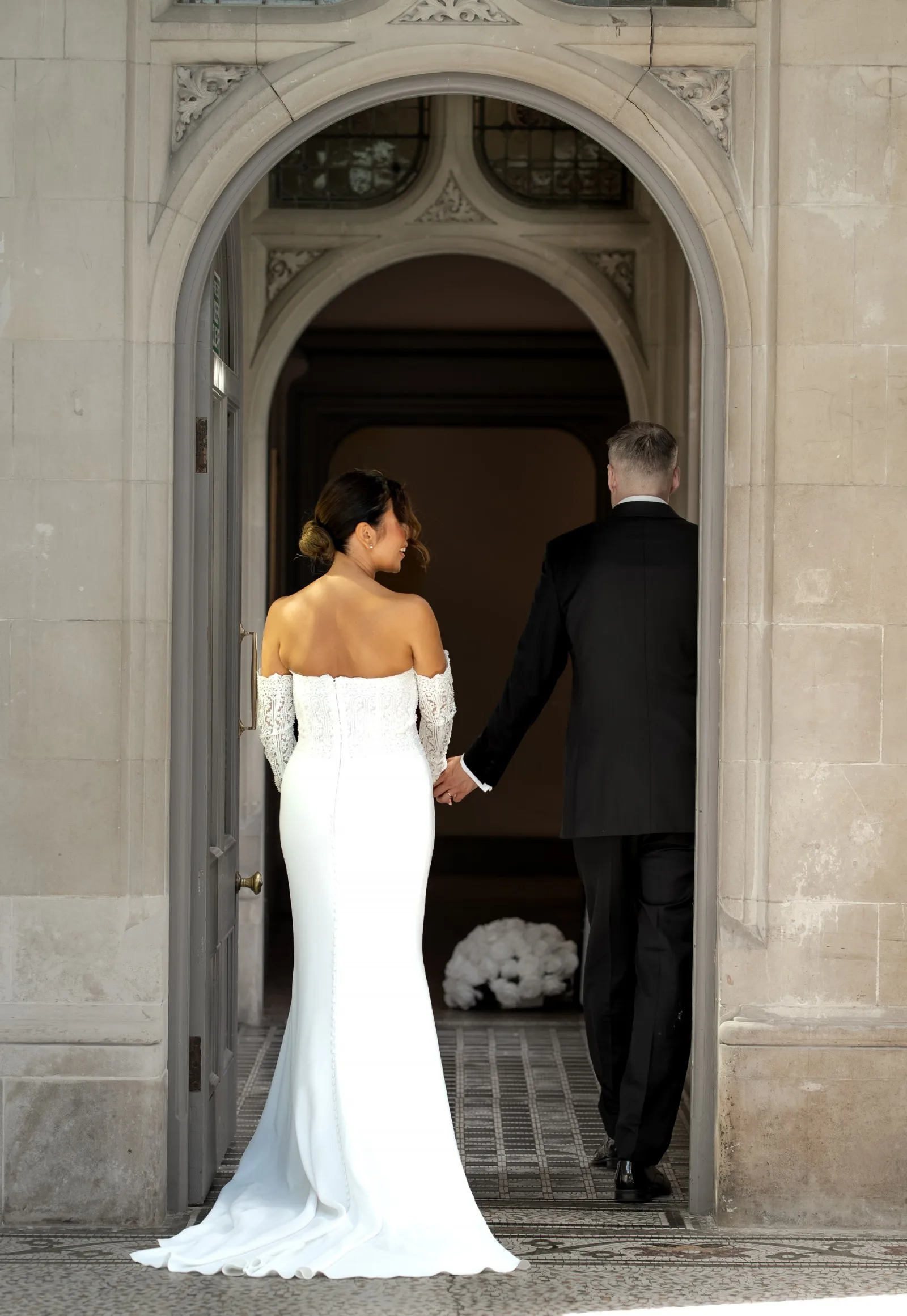 Customized 2026 Fishtail Dress Wedding Dress With Lace Pattern Decoration Satin Backless Button Decoration Vestido De Novia