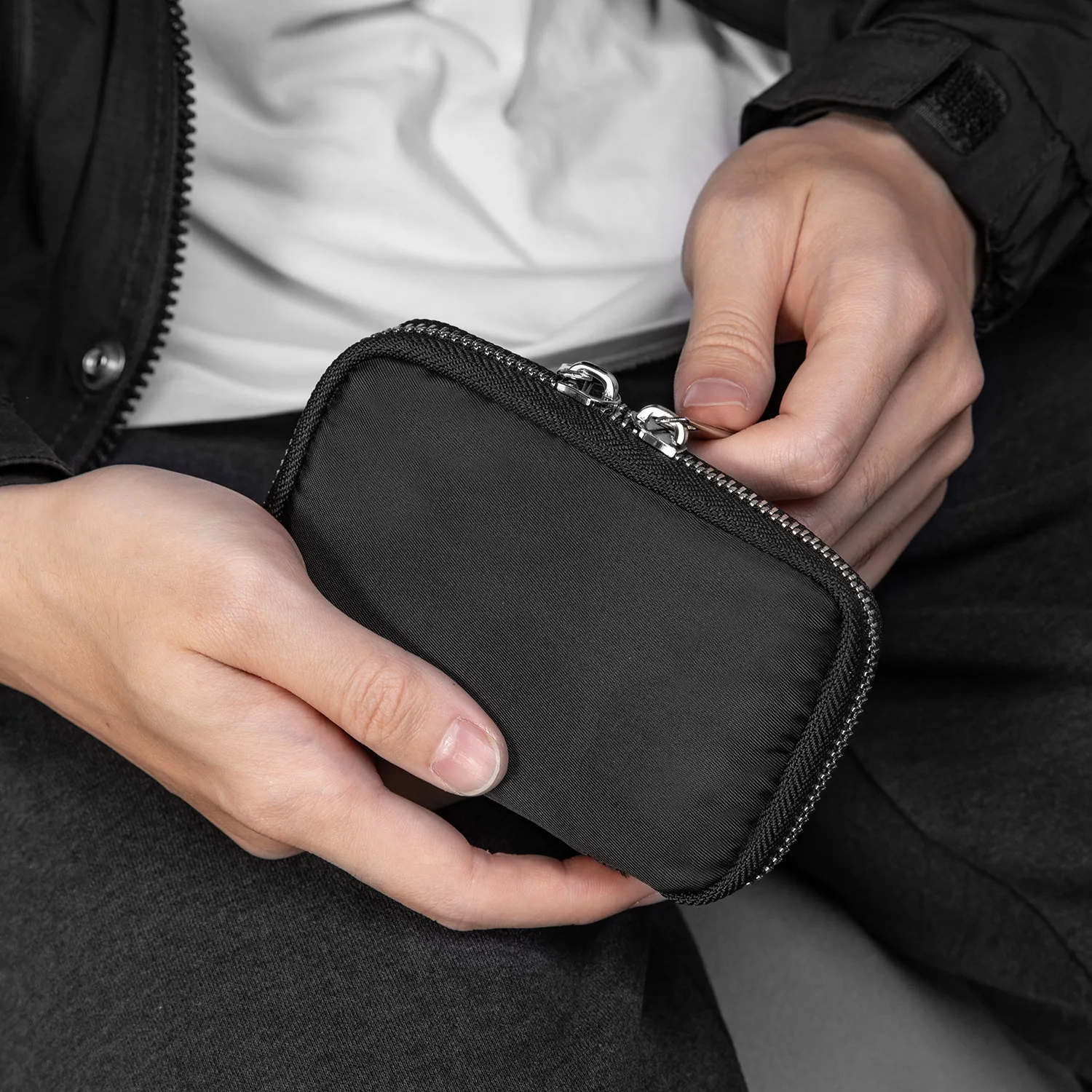 Minimalist Water-Resistant Nylon Multi-Purpose Key Bag, Double Zipper Card Holder Coin Purse Portable Key Organizer