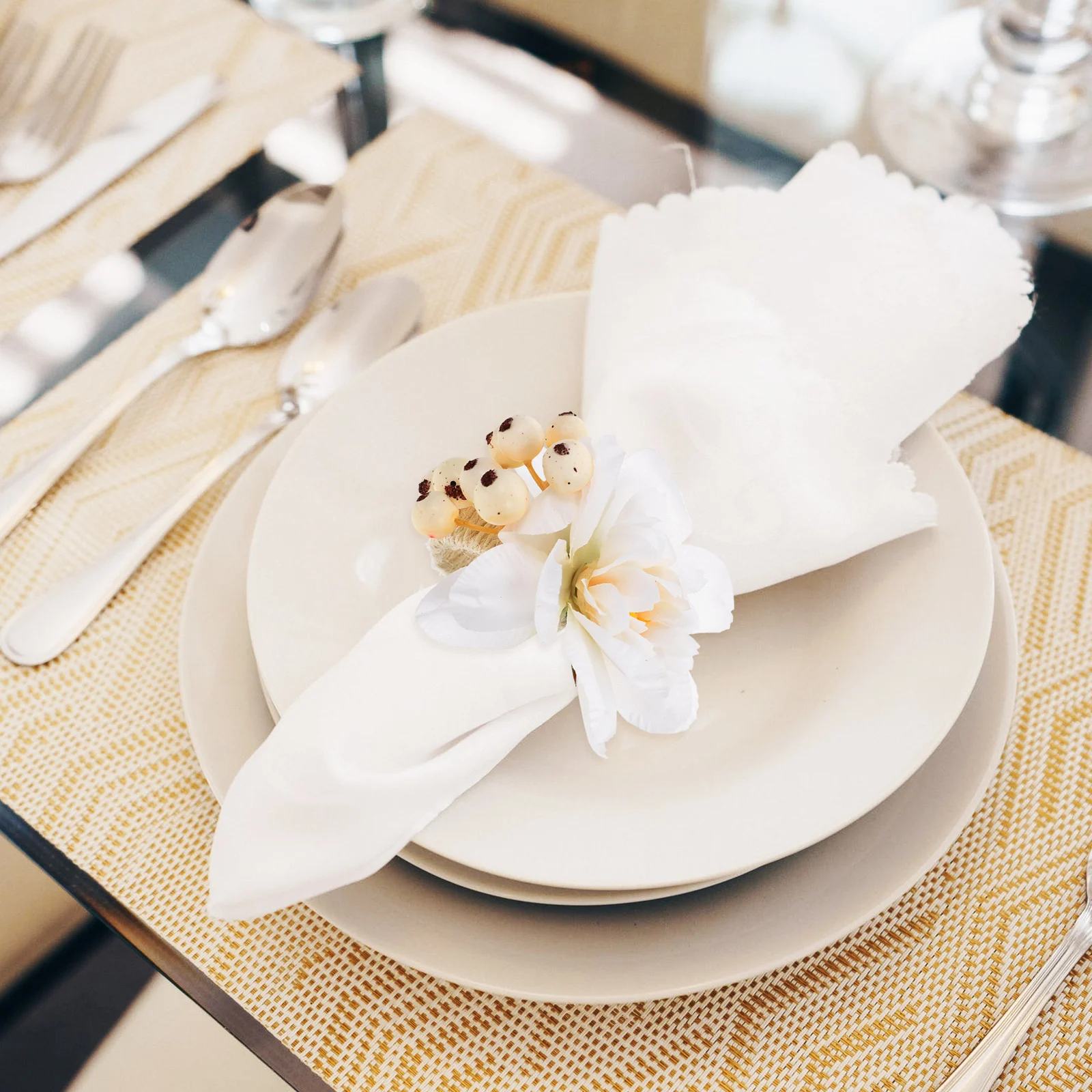 

6 Pcs Napkin Ring Set Elegant Artificial Flower Decor Tableware Wedding Party Christmas New Year Dinner Home Bar Accessories