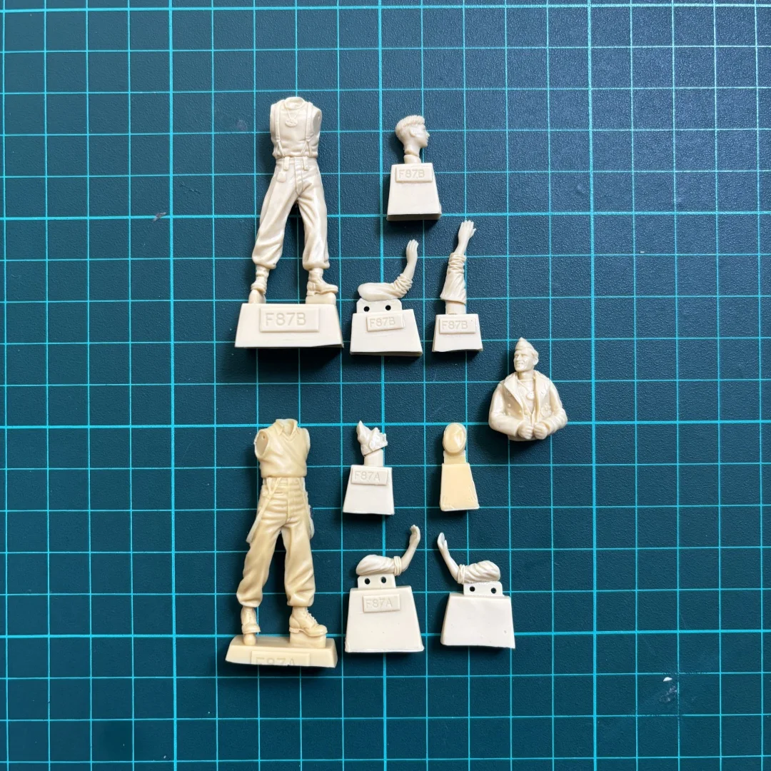 Kit de modelo de resina 1/35 sem pintura, tripulação de tanque alemão (2 pessoas, 1 meio corpo) GK desmontado e sem pintura, 1582R