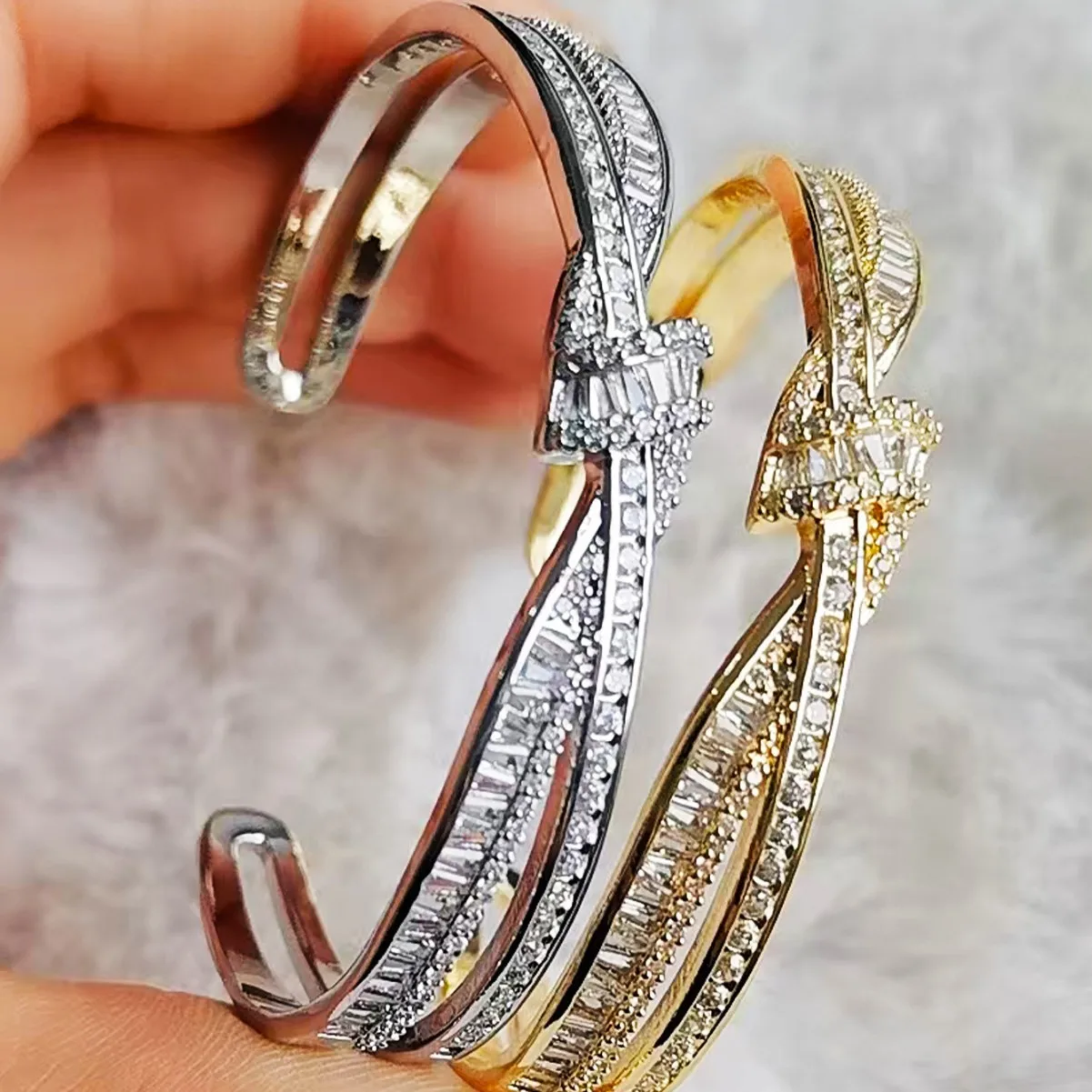 Pulseira bracelete aberta com nó torcido deslumbrante, cravejada com zircônias brilhantes, joia para presente de festa para mulheres
